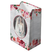 Valentijnsdag Jubileum Painterly Rozen Foto Medium Cadeauzakje (Achterkant Gekanteld)