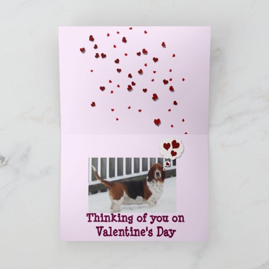 Valentijnsdag Kaart met Basset Hound en Hearts (Binnen)