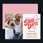 Valentijnsdag Las Vegas Foto Save the Date Aankondiging<br><div class="desc">Cute roze en red Valentijnsdag Las Vegas bruiloft uitnodigingen - deze kunnen worden aangepast en gebruikt voor de trouwlocatie van uw keuze. Voeg je foto,  namen,  trouwdatum en locatie toe. Omkeert naar een roze en rode polka stipontwerp op de rug.</div>