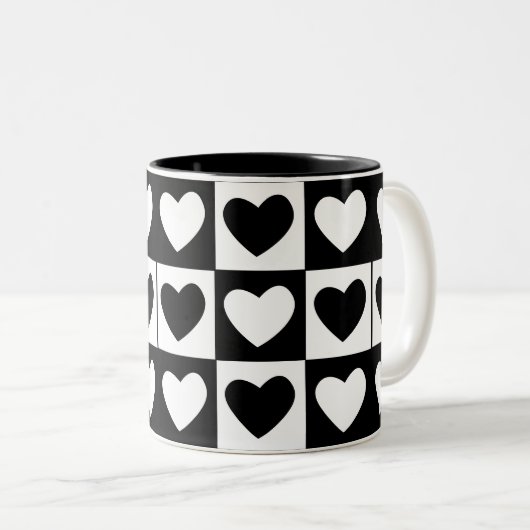 Valentijnsdag met zwarte en witte harten tweekleurige koffiemok (Voorkant rechts)
