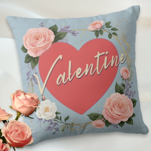 Valentijnsdag Mooie Bloemige Roze Rozen Maatwerk Kussen (An elegant throw pillow for Valentine's Day, with love heart, pink roses and custom text on the back)