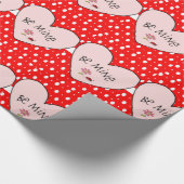 Valentijnsdag ompakken is een pijnlijk rood hart cadeaupapier (Hoek)