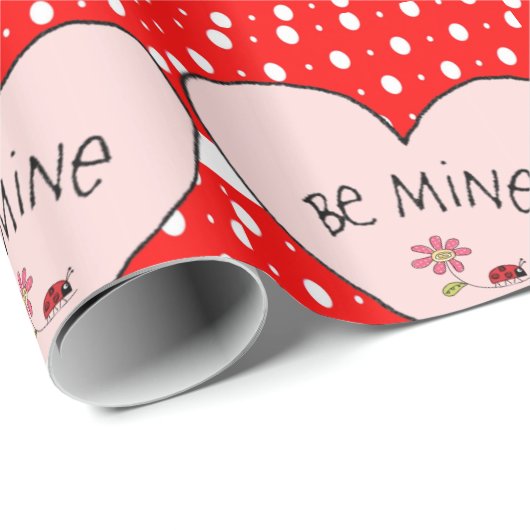 Valentijnsdag ompakken is een pijnlijk rood hart cadeaupapier (Rol Hoek)