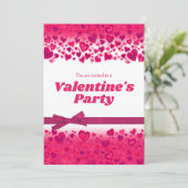 Valentijnsdag party roze harten en boog kaart (Staand voorkant)