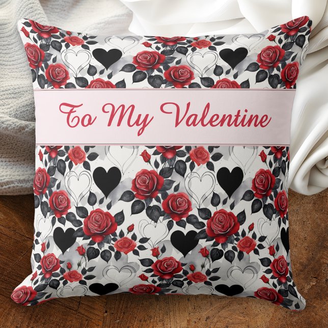 Valentijnsdag Romantische Rode Rozen Zwarte Harten Kussen (A Valentine's pillow patterned with red roses and black hearts, with custom message on the back)