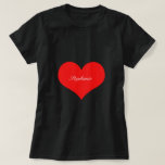 Valentijnsdag Rood Hart Zwart Monogram Aangepast T-shirt<br><div class="desc">Gedrukt met groot hartpatroon op een effen zwarte achtergrond met tekst sjabloon voor naam!</div>