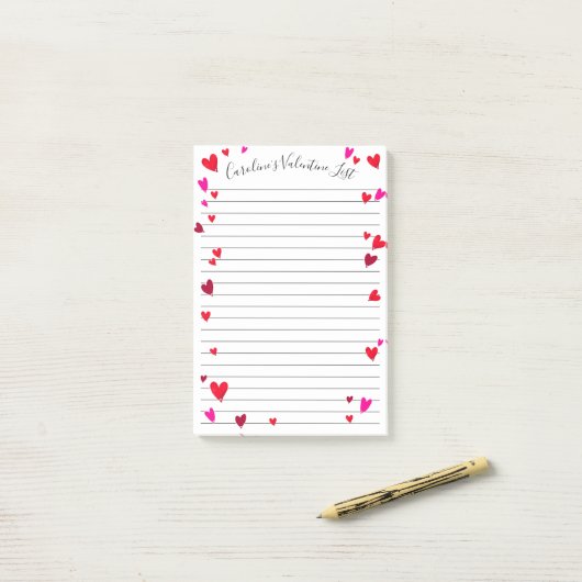 Valentijnsdag roze rood hart gepersonaliseerd post-it® notes (Op bureau)