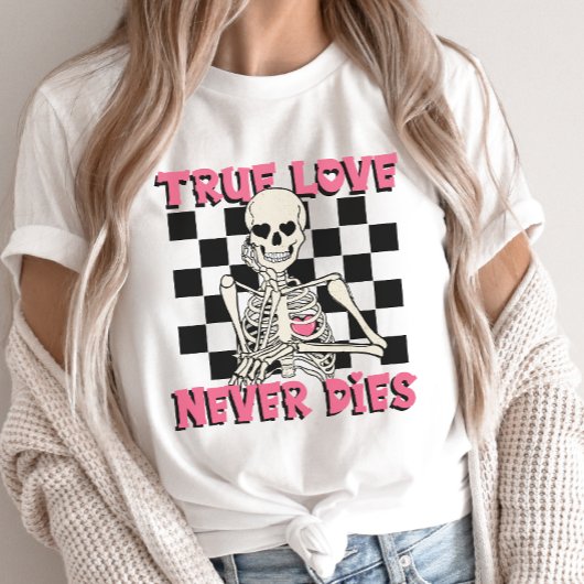 Valentijnsdag Skeleton, ware liefde komt nooit doo T-shirt