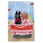 Valentijnsdag Truck Hearts van Shepherd Dog Medium Cadeauzakje (Voorkant)