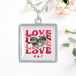 Valentijnsdag Uniek geschenk voor Vriendin Foto Sterling Zilver Ketting<br><div class="desc">Valentijnsdag ketting dat een uniek cadeau voor uw vriendin zal maken. Ontwerp met een aangepaste foto in een hart,  het woord liefde,  en ruimte om uw initialen toe te voegen.</div>