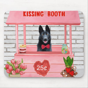 Valentijnsdag van Shepherd Dog Kissing Booth Muismat