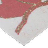 Valentijnse goudvonk met rood hart tafelkleed (Gekanteld)