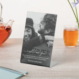 Valentijnse minimalistische vakantie reclamebord met voetstuk