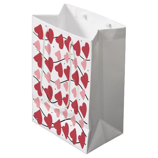 Valentijnsharten Doodles Stippen Patroon Medium Cadeauzakje (Voorkant Gekanteld)