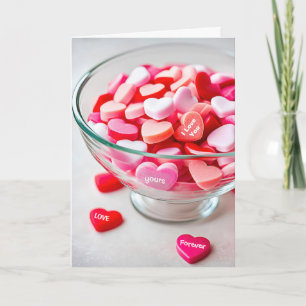 Valentijnshartjes snoep in kom feestdagen kaart