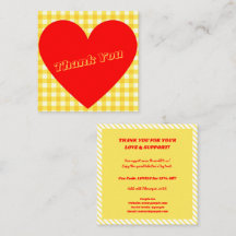 Valentijnskaart met rode hart en gele gingham beda