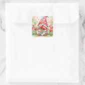 Valentijnskabouter met rode rozen vierkante sticker (Tas)