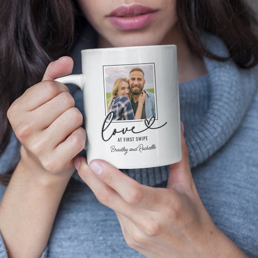 Valentijnsliefde op de eerste Swipe-foto Koffiemok