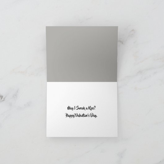 Valentijns's kaart Sneaking a Kiss (Binnen)