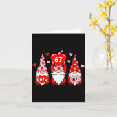 Valentine Gnomes 67 Funny Meme Cute Love Gnome Cou Kaart (Gele Bloem)