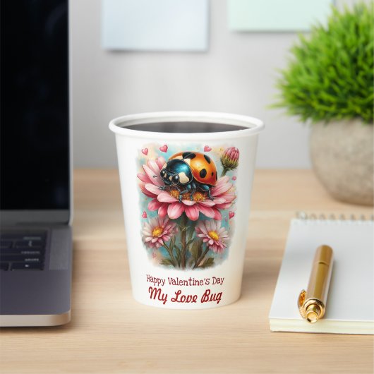 Valentine Love Bug on Blossoms Rose Papieren Bekers (Insitu)