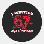 Valentine’s Day I Survived 67 Days Of Dating Funny Ronde Sticker (Voorkant)