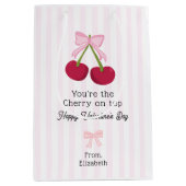 Valentine's Day Cherry on Top Coquette Stripes Medium Cadeauzakje (Voorkant)