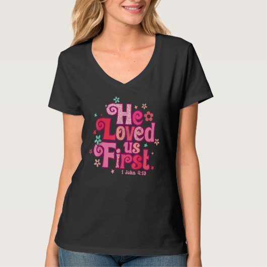 Valentines Day He Loved Us First Bible 1 John 419  T-shirt (Voorkant)