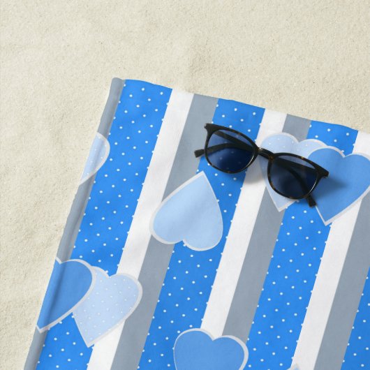 Valentine's Day hearts on striped background Strandlaken (In situ)