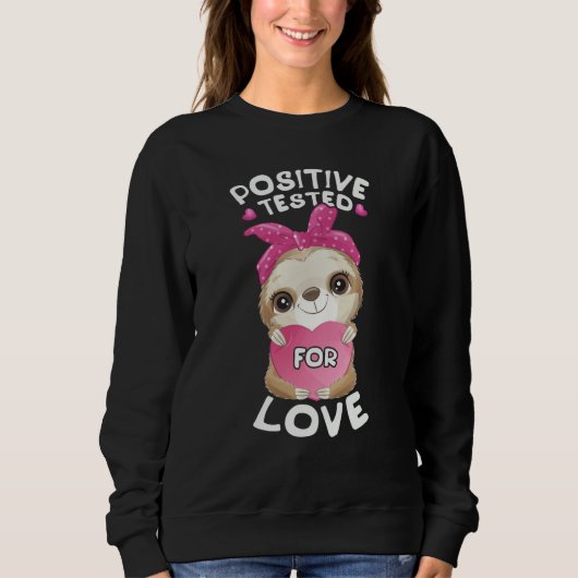 Valentine's day sloth with pink heart for her trui (Voorkant)