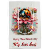 Valentinesliefdeskever op bloeiende roos medium cadeauzakje (Achterkant)
