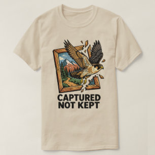 Valk doorbreekt lijst, niet gevangen gehouden t-shirt
