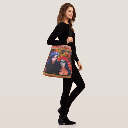 Vallarta Catrinas met bloemen en kaarsen 1718 Crossbody Tas (Op model)