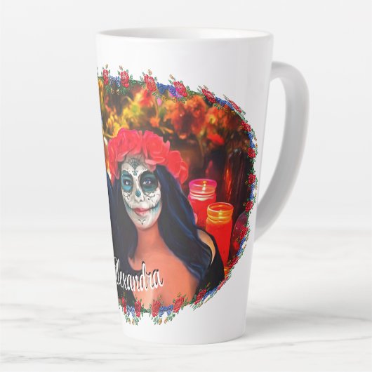 Vallarta Catrinas met bloemen en kaarsen 1718 Latte Mok (Rechterhoek)