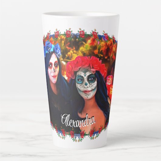 Vallarta Catrinas met bloemen en kaarsen 1718 Latte Mok (Voorkant)