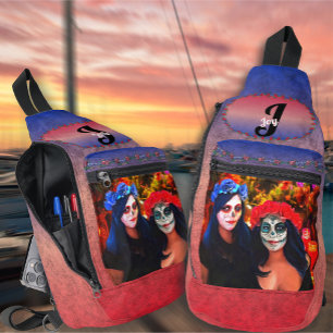 Vallarta Catrinas met bloemen en kaarsen 1718 Sling Bag