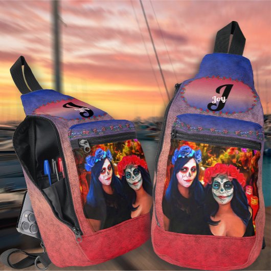 Vallarta Catrinas met bloemen en kaarsen 1718 Sling Bag