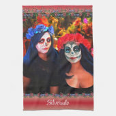 Vallarta Catrinas met bloemen en kaarsen 1718 Theedoek (Verticaal)