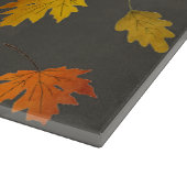 Valle bladeren op grijs snijplank (Hoek)