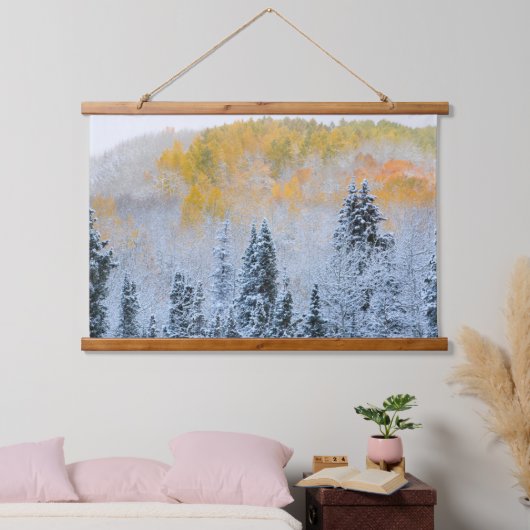 Valle kleuren van espennen en vers sneeuwbalpas hangend wandkleed (Slaapkamer)