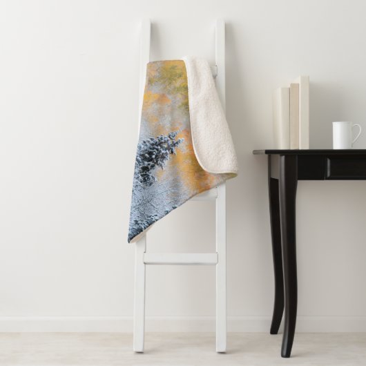 Valle kleuren van espennen en vers sneeuwbalpas sherpa deken (In situ)