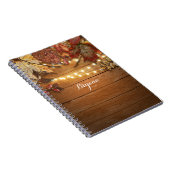 Vallen bladeren en strijklichten op bijtend hout notitieboek (Rechterzijde)