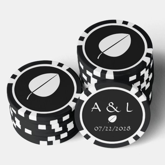 Vallen bladeren in zwart poker chips (Opstapeling)