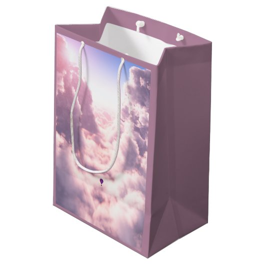 Valley in Clouds Gift Bag Medium Cadeauzakje (Achterkant Gekanteld)