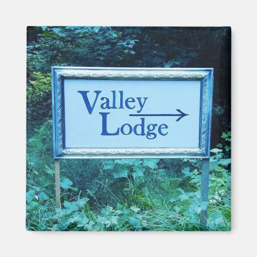 Valley Lodge Magnet (Voorkant)