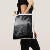 Valley of Dawn Zwarte & Witte Wanderer Tote Tas (Dichtbij)