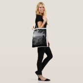 Valley of Dawn Zwarte & Witte Wanderer Tote Tas (Op model)
