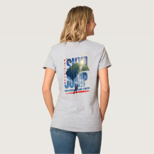 Valvrijheid ervaren boven de wolken bij skydiven t-shirt