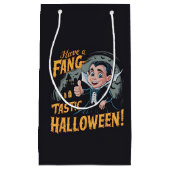 Vampier Funny heeft een Fang-Tastic Halloween Klein Cadeauzakje (Voorkant)