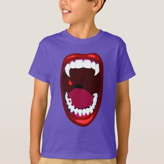 Vampire Fangs Campy Horror Show Teeth Red Lips T-shirt (Voorkant)